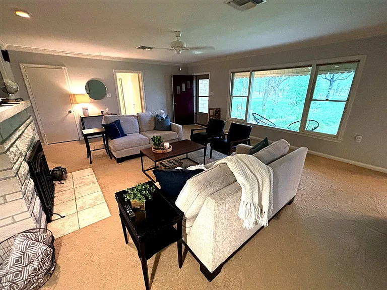 737 Oakdale Dr — Photo 2
