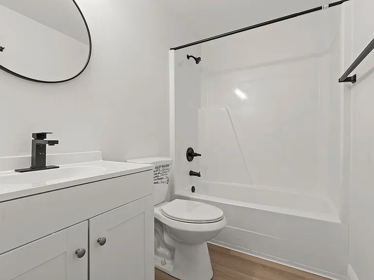 2 Bedroom/1 Bathroom Move-in Ready Townhome w\ 1 Month Free Rent!! — Photo 10