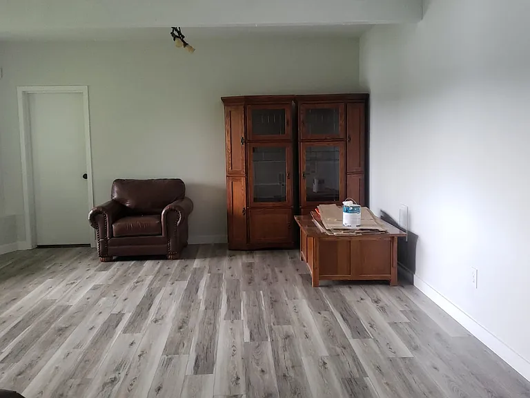 950 E Strong Rd — Photo 14
