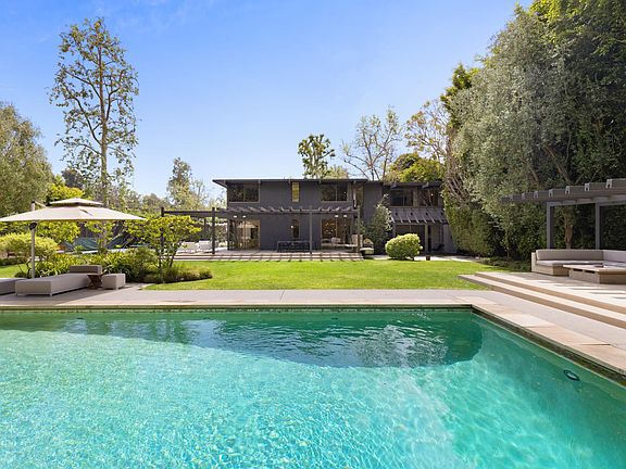 Large pool with Spa