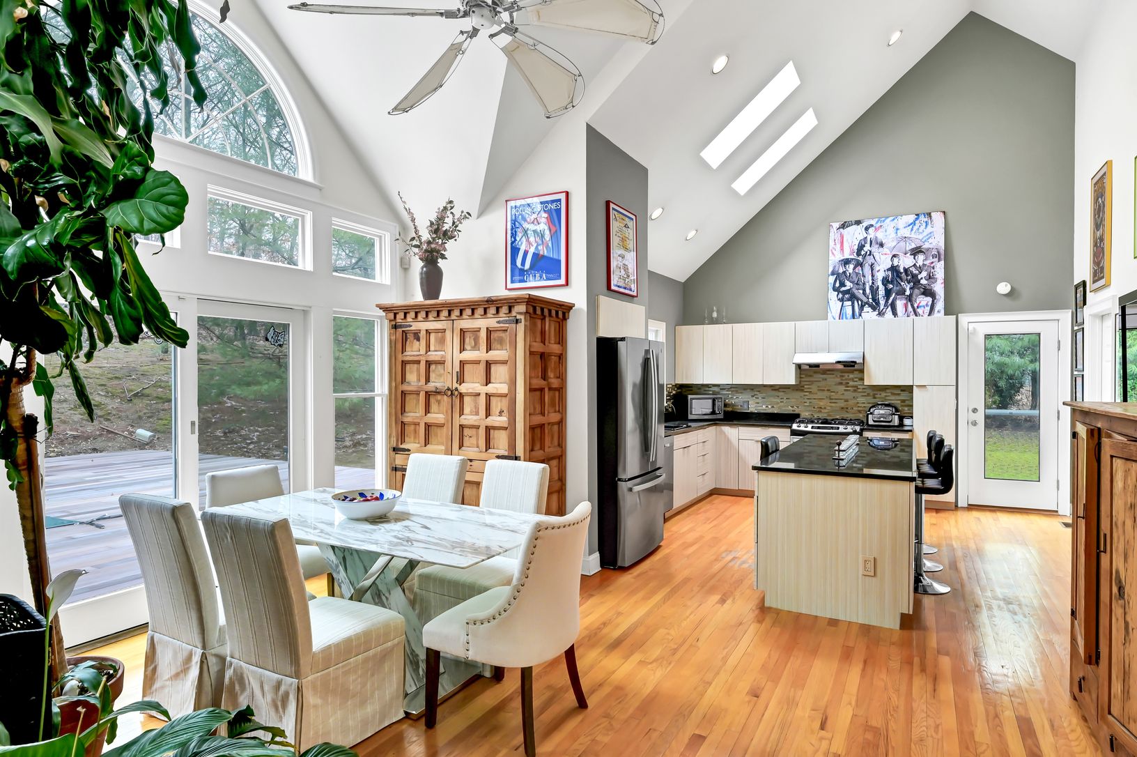 Dining/Kitchen