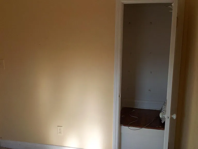 Bd room closet