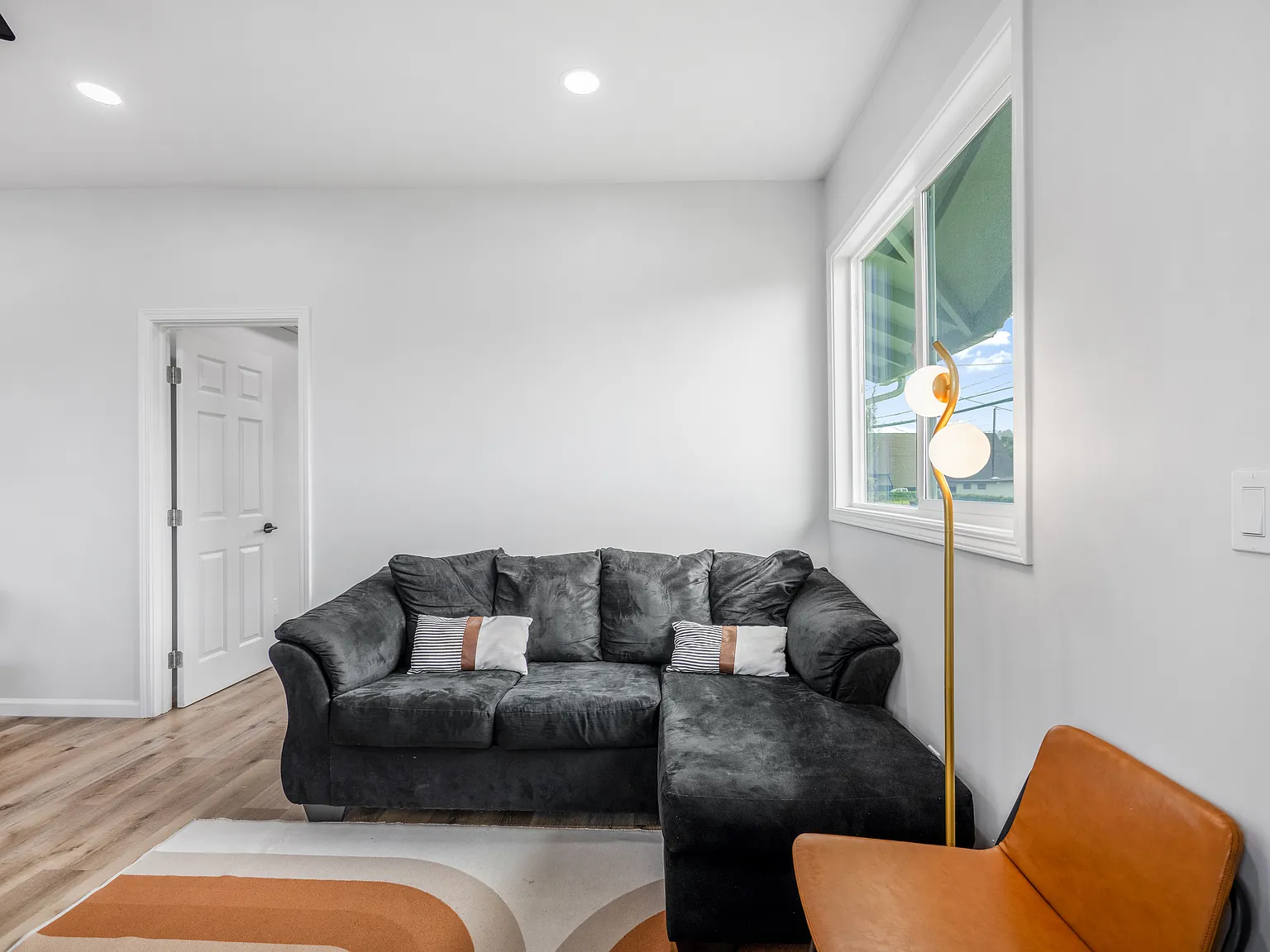 1576 California Ave — Photo 4