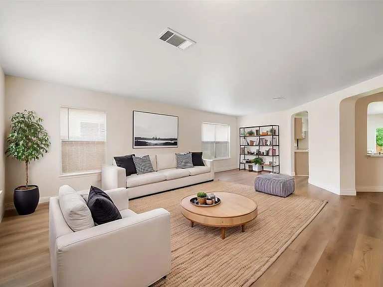 2620 Stapleford Dr — Photo 2
