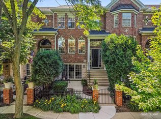 926 Shandrew Dr #926, Naperville, IL 60540