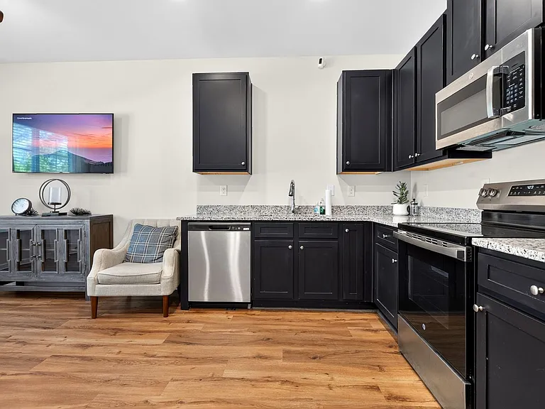 1015 Hayden St NW — Photo 12