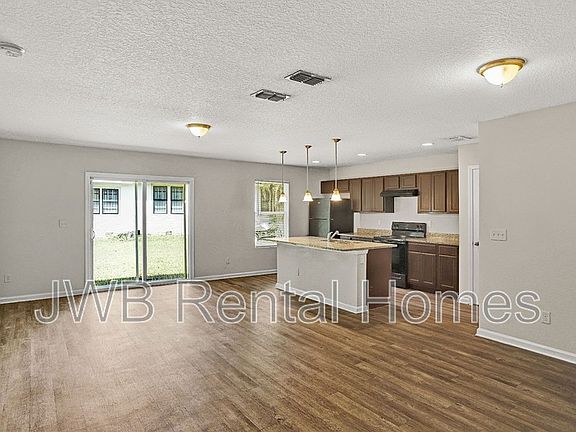 4th image of 1009 Kenmore St