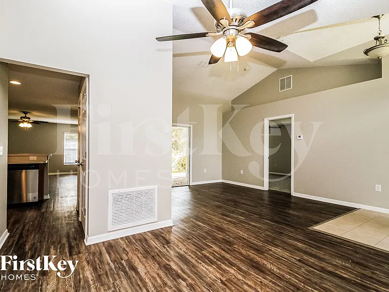 2579 Coachman Dr — Photo 5