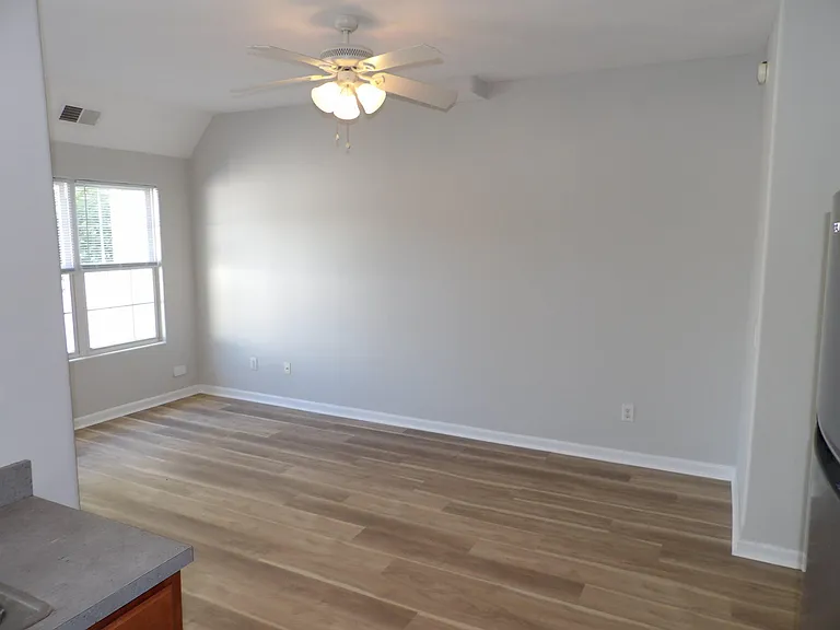 108 Charleston Ct — Photo 21