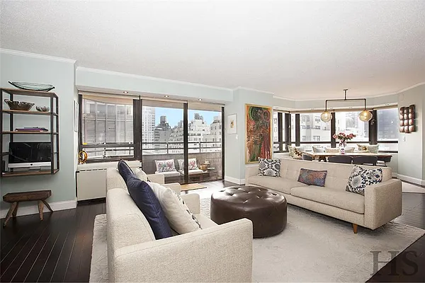 Sold by R New York | media 2