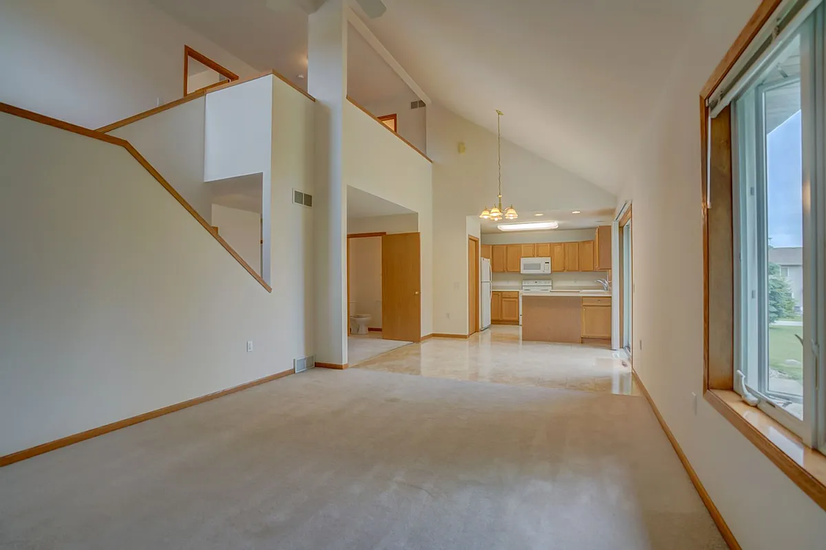 Building Photo - 865-867 Harper Dr