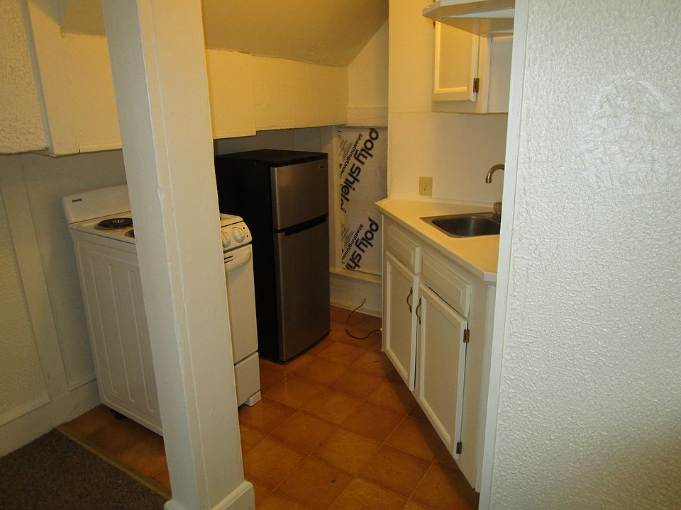 1st image of 6 Auburn St #15