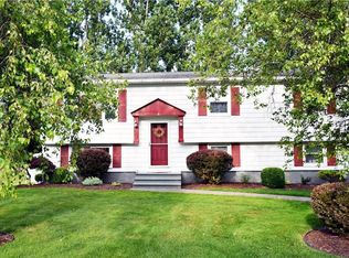 3 Meadowbrook Dr, New Hartford, NY 13413