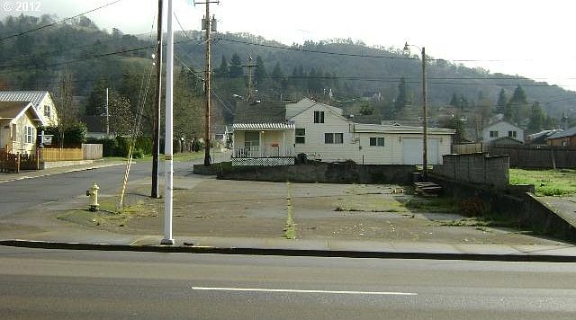 2nd image of 1615 SE Stephens St