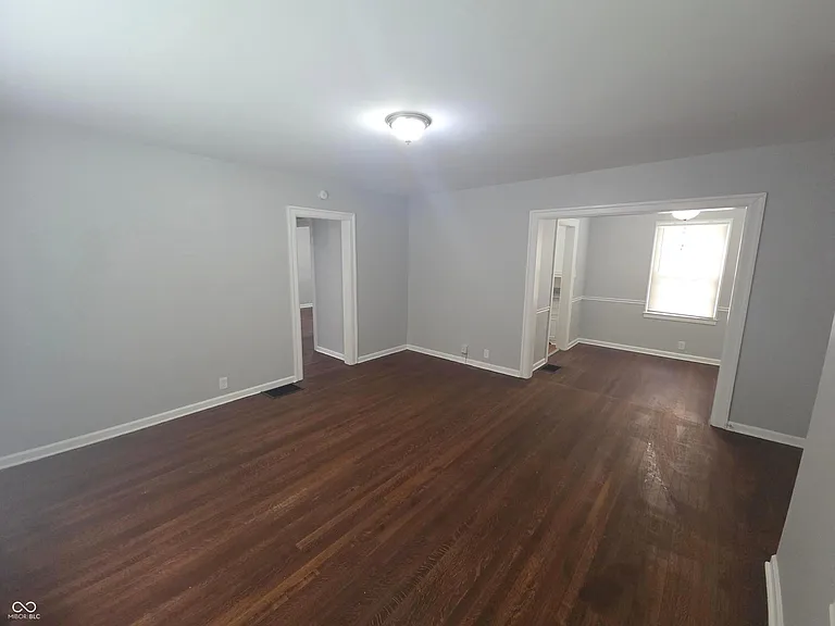 4969 Crittenden Ave — Photo 10