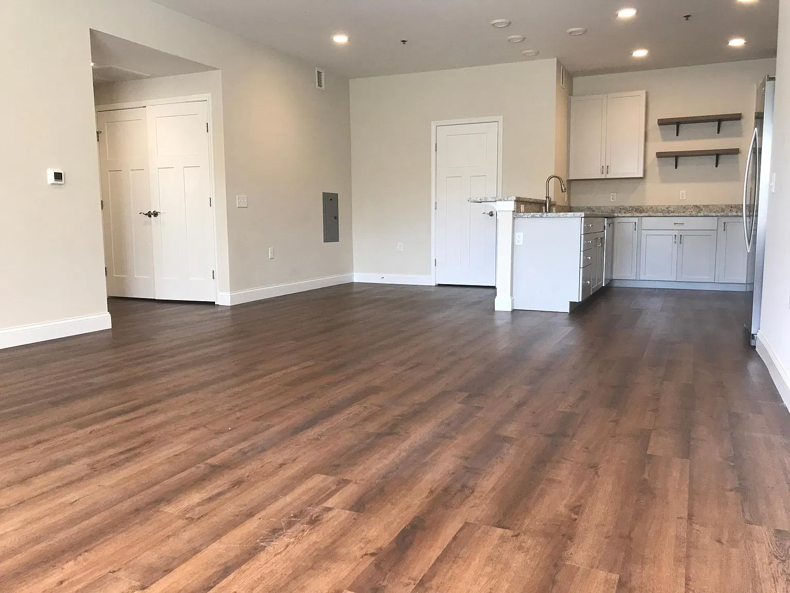 2 bed, 1044 sqft, $1,850 — Photo 3