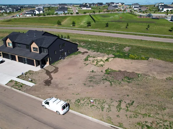 4330 Kites Ln, Bismarck, ND 58503
