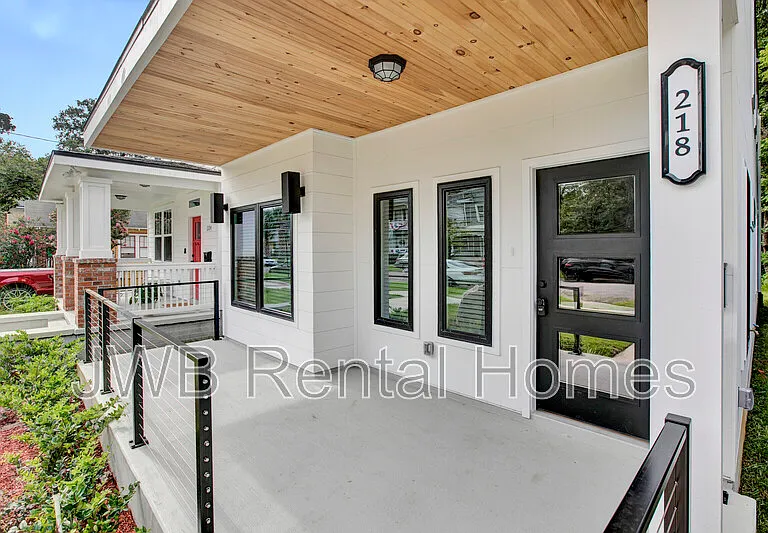 218 E 2nd St — Photo 3