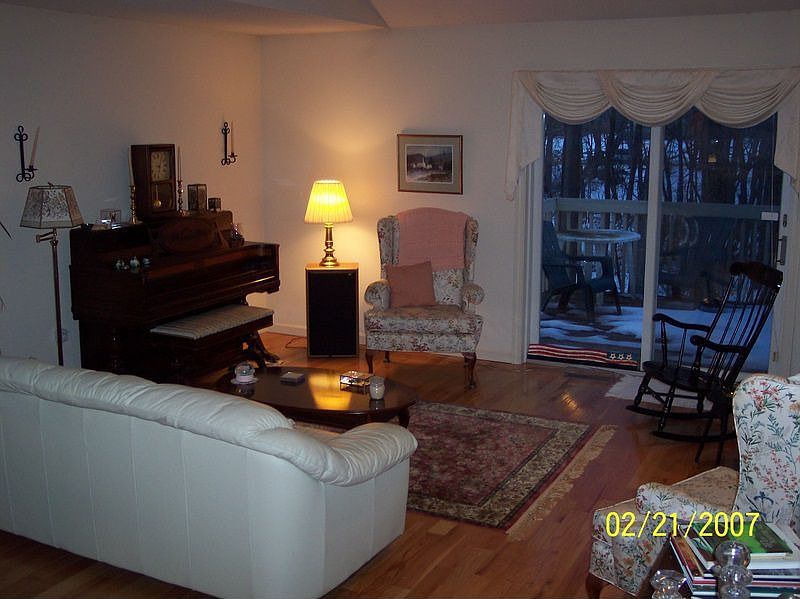 spacious living area with vaulted ceilings