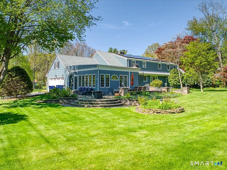 94 Fennbrook Dr — Photo 9