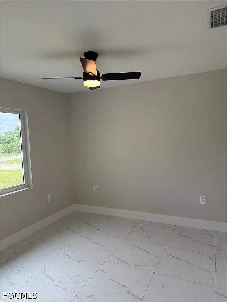 3 bed, 2.0 bath, 2350 sqft, $1,850 — Photo 3
