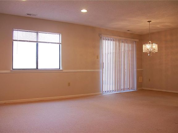 4th image of 245 Hampshire Dr #245
