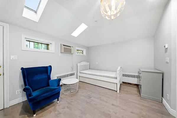 Bedroom, photo 1