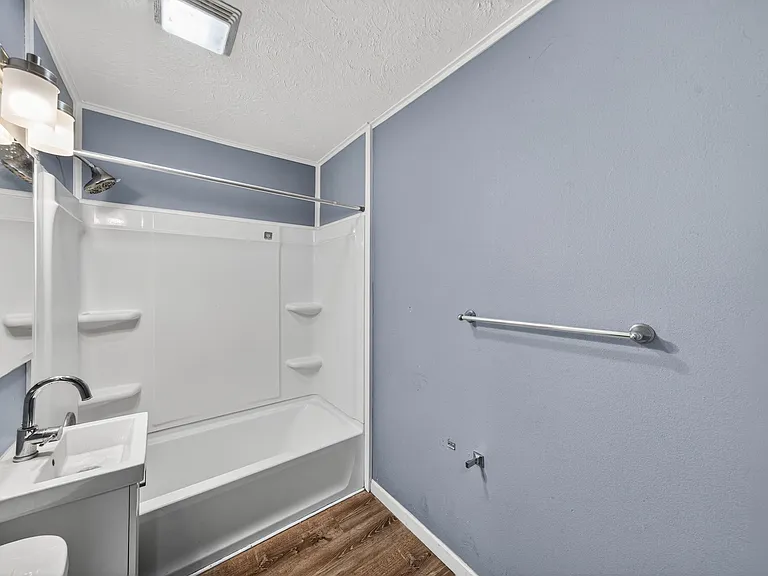 3220 Vermont Pl — Photo 3
