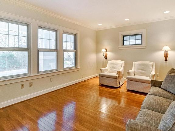 4th image of 194 Montrose Way