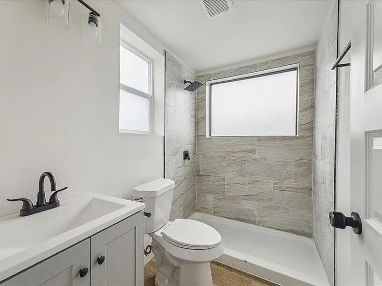 905 74th St #3 — Photo 3