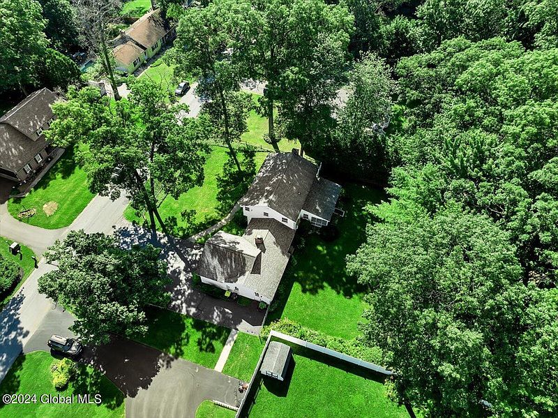 5th image of 27 Twicwood Lane