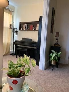 4th image of 1527 Beechview Ave #1
