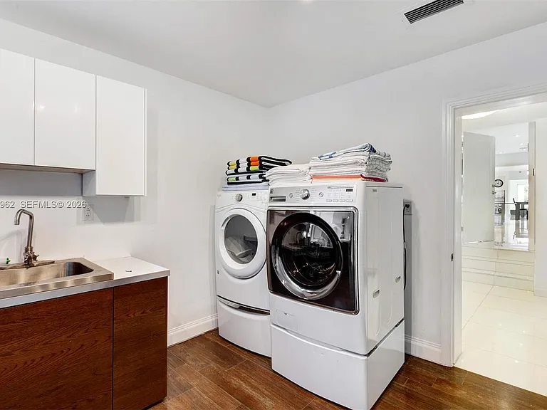 9380 Bay Dr — Photo 29