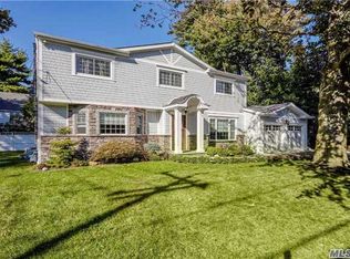 41 Stoner Ave, Great Neck, NY 11021