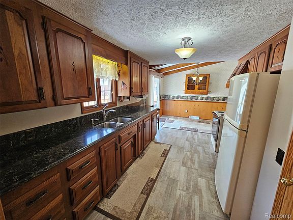 5th image of 9166 Millington Rd