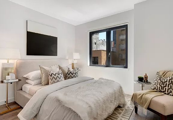 5th image of 350 W 45th St #2C