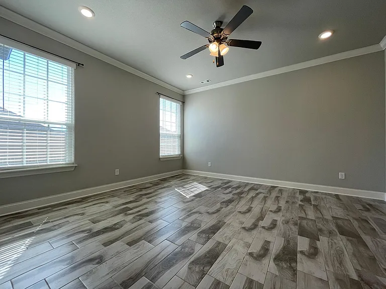 421 Linda Ln — Photo 13