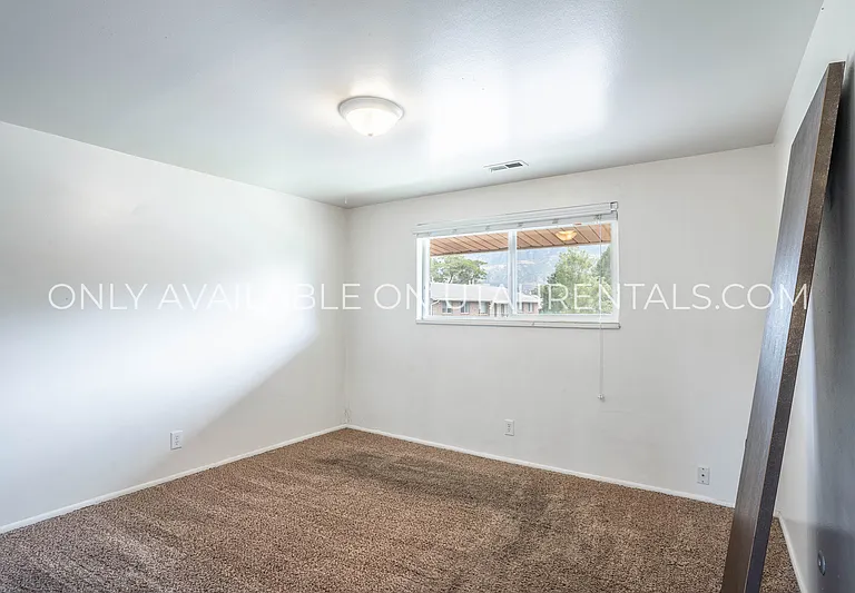 1050 S Virginia Cir — Photo 8