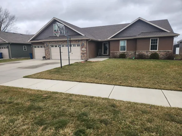 702 19th St SE, Demotte, IN 46310