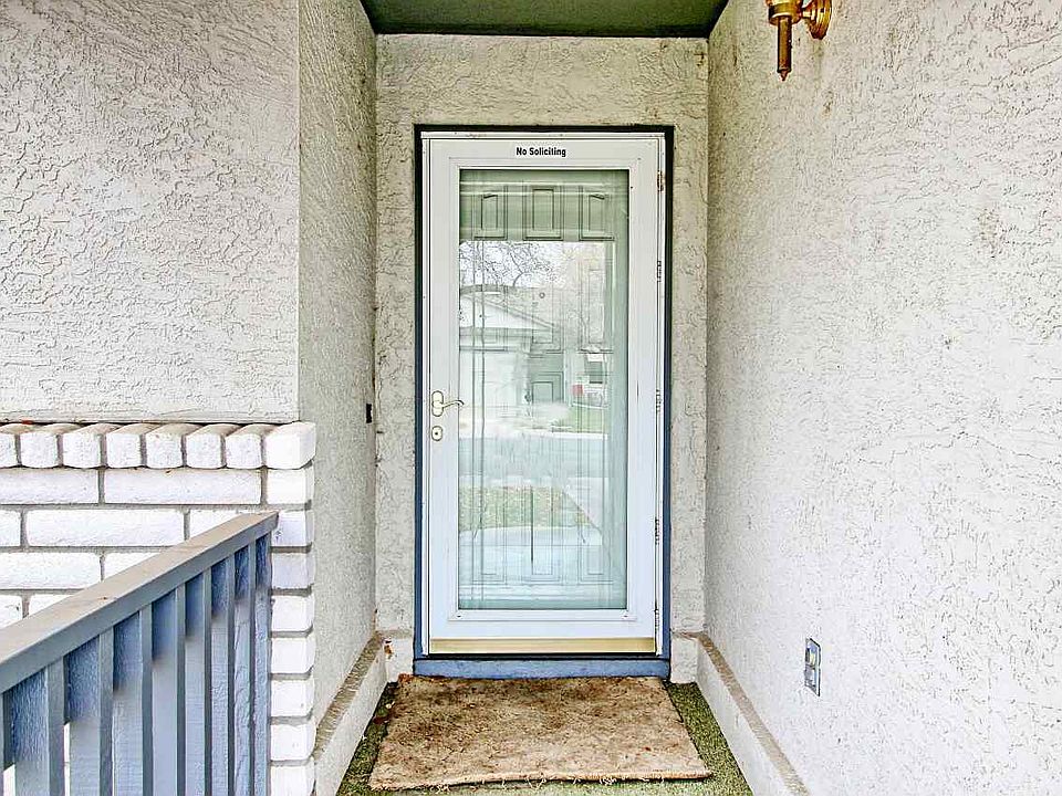 2nd image of 523 Eastgate Ct