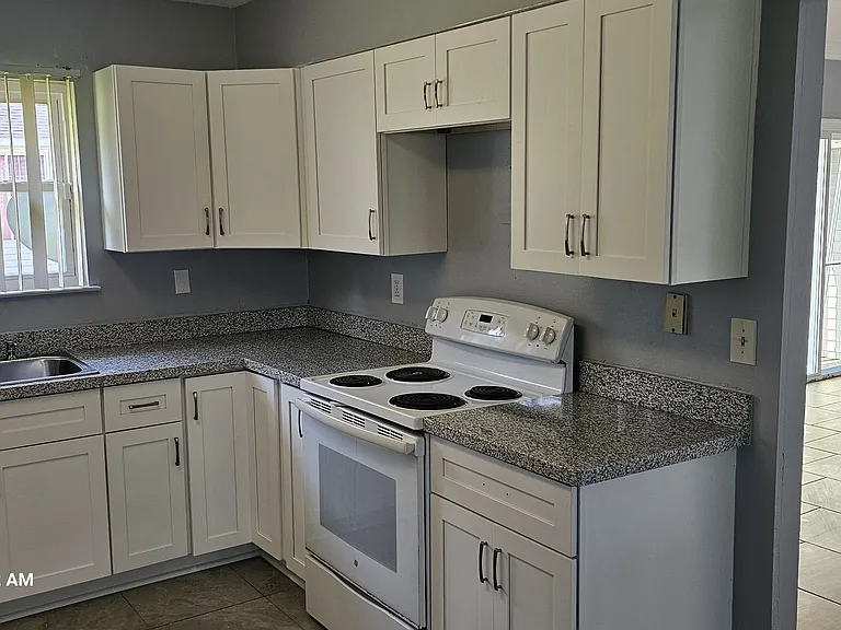 404 Corrine Ct — Photo 8