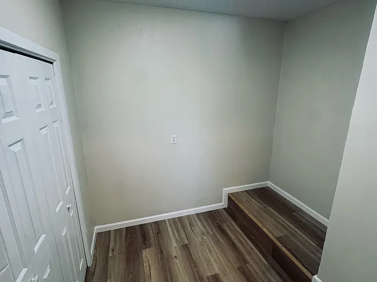 510 Kern Rd — Photo 10