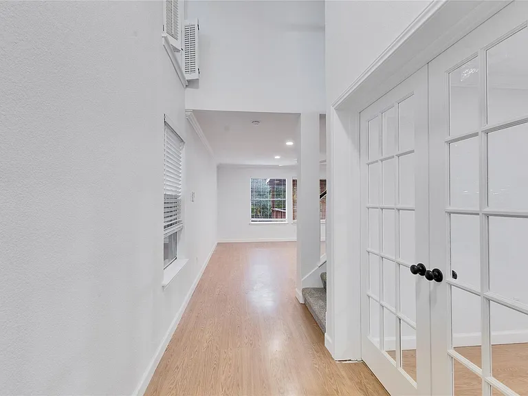 2607 Claudia Dr — Photo 2