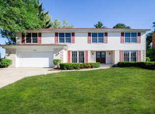 1070 Summit Dr, Deerfield, IL 60015
