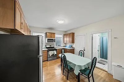 4 bed, 1200 sqft, $4,500 — Photo 2