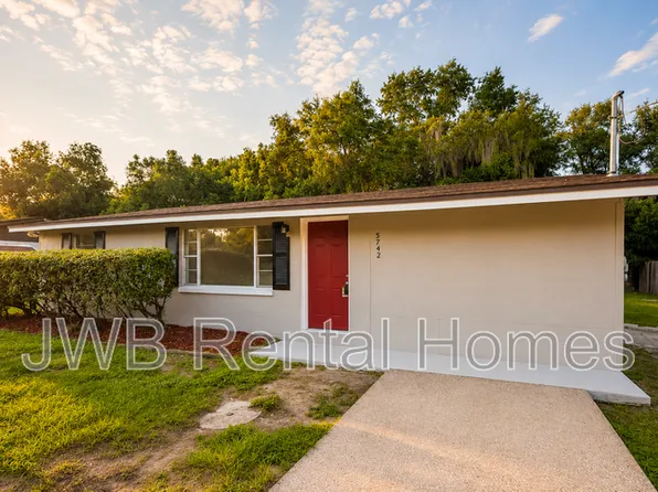 5742 Newberg Ln, Jacksonville, FL 32244