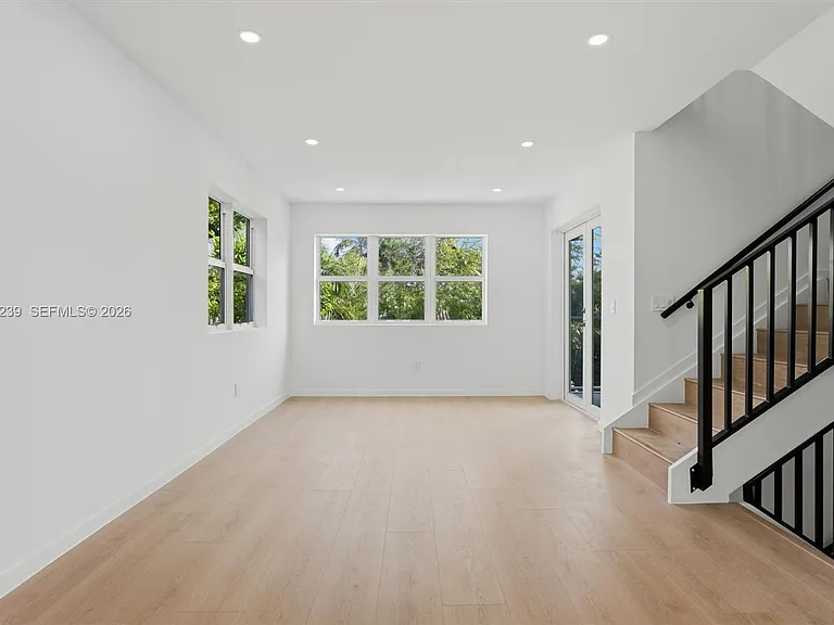 824 SE 12th Ct #840 — Photo 3