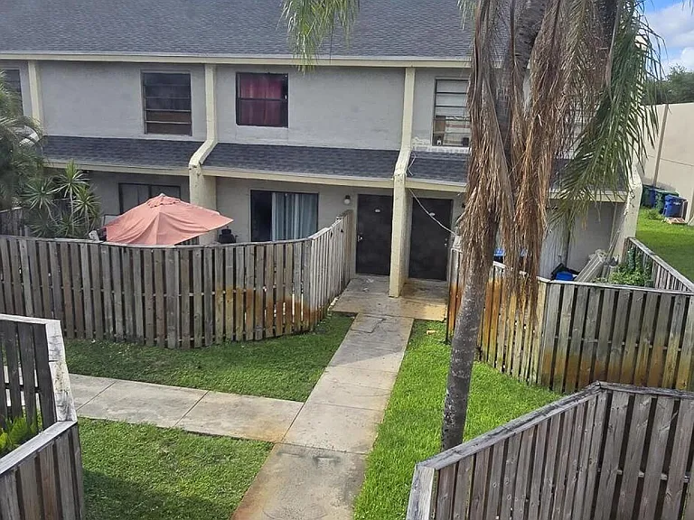 2306 NW 52nd Ave — Photo 5