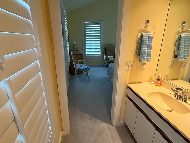 1211 Varela St — Photo 11
