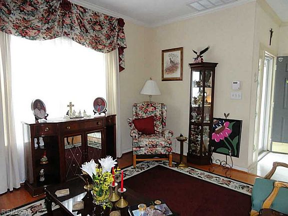 4th image of 203 Jefferis Ct